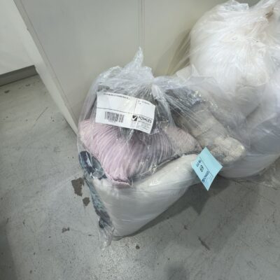EX STAGING BAG OF CUSHIONS SOLD AS IS EX STAGING BAG OF CUSHIONS SOLD AS IS