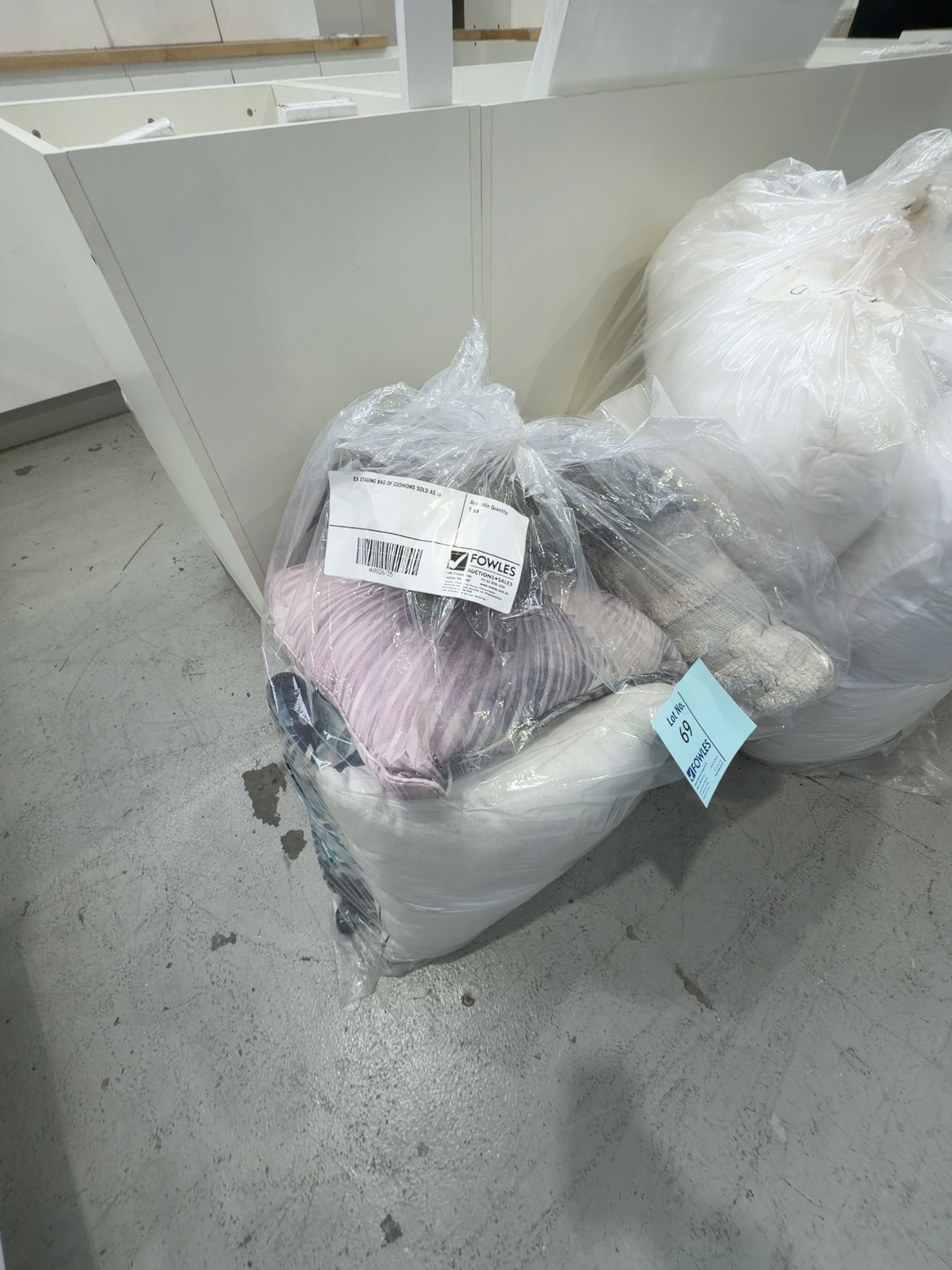 EX STAGING BAG OF CUSHIONS SOLD AS IS EX STAGING BAG OF CUSHIONS SOLD AS IS