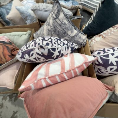EX STAGING BOX OF ASSORTED CUSHIONS, SOLD AS IS EX STAGING BOX OF ASSORTED CUSHIONS, SOLD AS IS