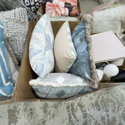 EX STAGING BOX OF ASSORTED CUSHIONS, SOLD AS IS EX STAGING BOX OF ASSORTED CUSHIONS, SOLD AS IS