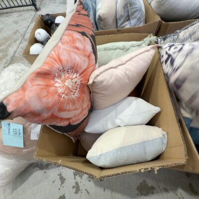 EX STAGING BOX OF ASSORTED CUSHIONS, SOLD AS IS EX STAGING BOX OF ASSORTED CUSHIONS, SOLD AS IS