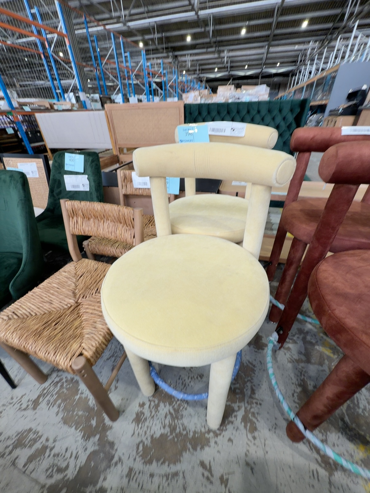EX STAGING YELLOW BAR CHAIR, SOLD AS IS EX STAGING YELLOW BAR CHAIR, SOLD AS IS
