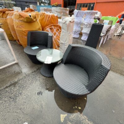 NEW BLACK RATTAN OUTDOOR SET - 2 CHAIRS WITH ROUND COFFEE TABLE WITH GLASS TOP - BLACK RATTAN NEW BLACK RATTAN OUTDOOR SET - 2 CHAIRS WITH ROUND COFFEE TABLE WITH GLASS TOP - BLACK RATTAN