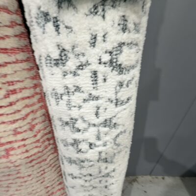 EX DISPLAY RUG APPROX SIZE 160CM X 230CM