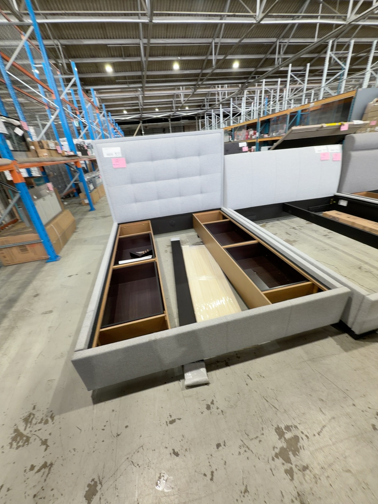 NEW MEMPHIS QUEEN SIZE BEDFRAME, SILVER FABRIC, WITH 4 DRAWER STORAGE BASE GGF2222/GGF2193 NEW MEMPHIS QUEEN SIZE BEDFRAME, SILVER FABRIC, WITH 4 DRAWER STORAGE BASE GGF2222/GGF2193
