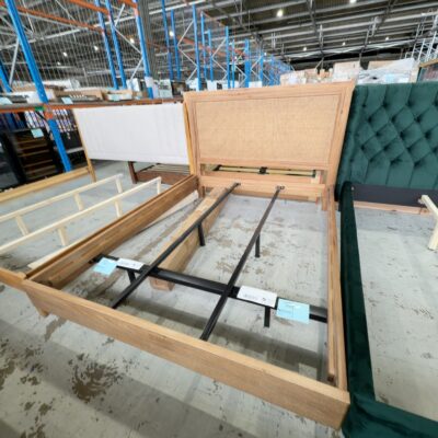 NEW MANHATTAN ALPINE OAK QUEEN SIZE BEDFRAME NEW MANHATTAN ALPINE OAK QUEEN SIZE BEDFRAME