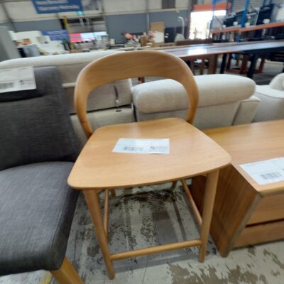 EX DISPLAY TEMPO BAR STOOL SOLD AS IS *CRACK IN BACKREST* EX DISPLAY TEMPO BAR STOOL SOLD AS IS *CRACK IN BACKREST*