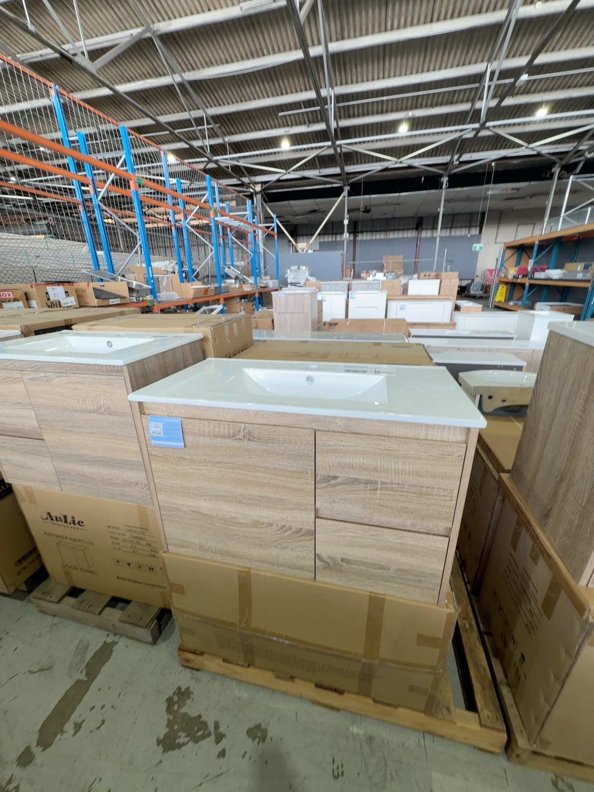 NEW AULIC GRACE 900MM WALL HUNG VANITY, TIMBER LOOK WITH RIGHT HAND DRAWER, WITH CRYSTAL WHITE CERAMIC TOP RRP$965 CAWH05-900R-CT28 NEW AULIC GRACE 900MM WALL HUNG VANITY, TIMBER LOOK WITH RIGHT HAND DRAWER, WITH CRYSTAL WHITE CERAMIC TOP RRP$965 CAWH05-900R-CT28