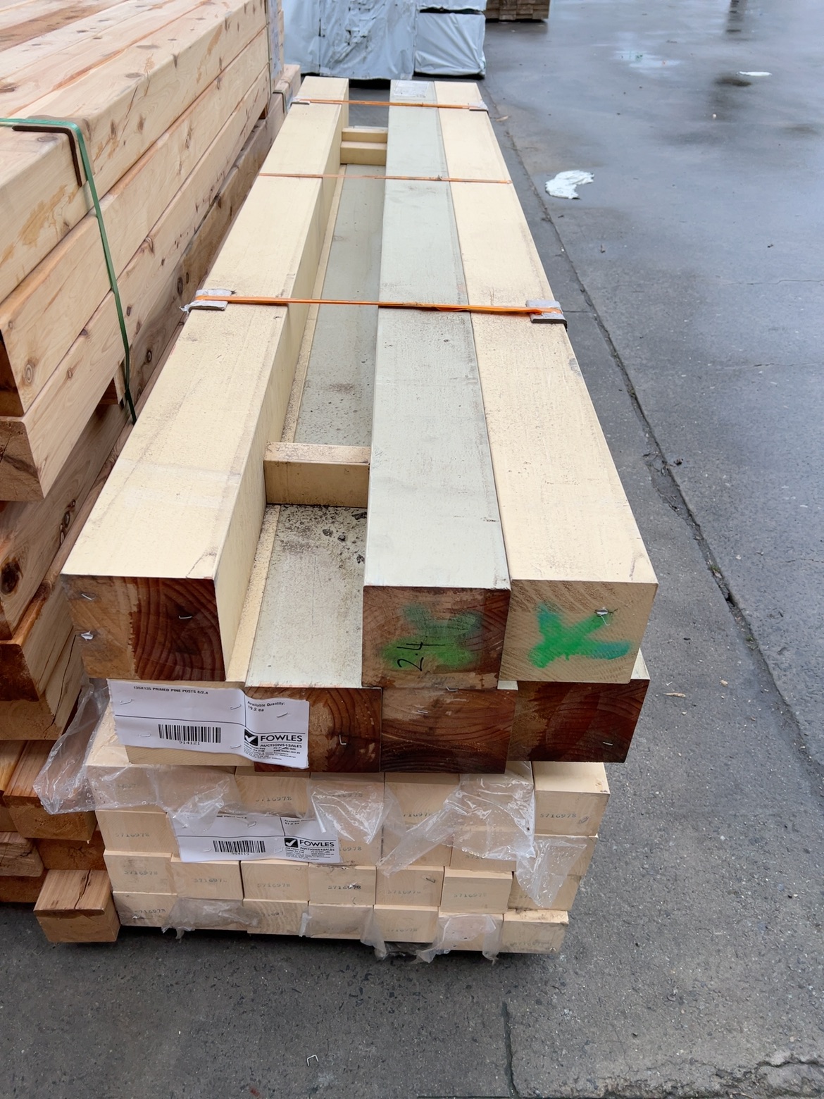 135X135 PRIMED PINE POSTS 8/2.4 135X135 PRIMED PINE POSTS 8/2.4
