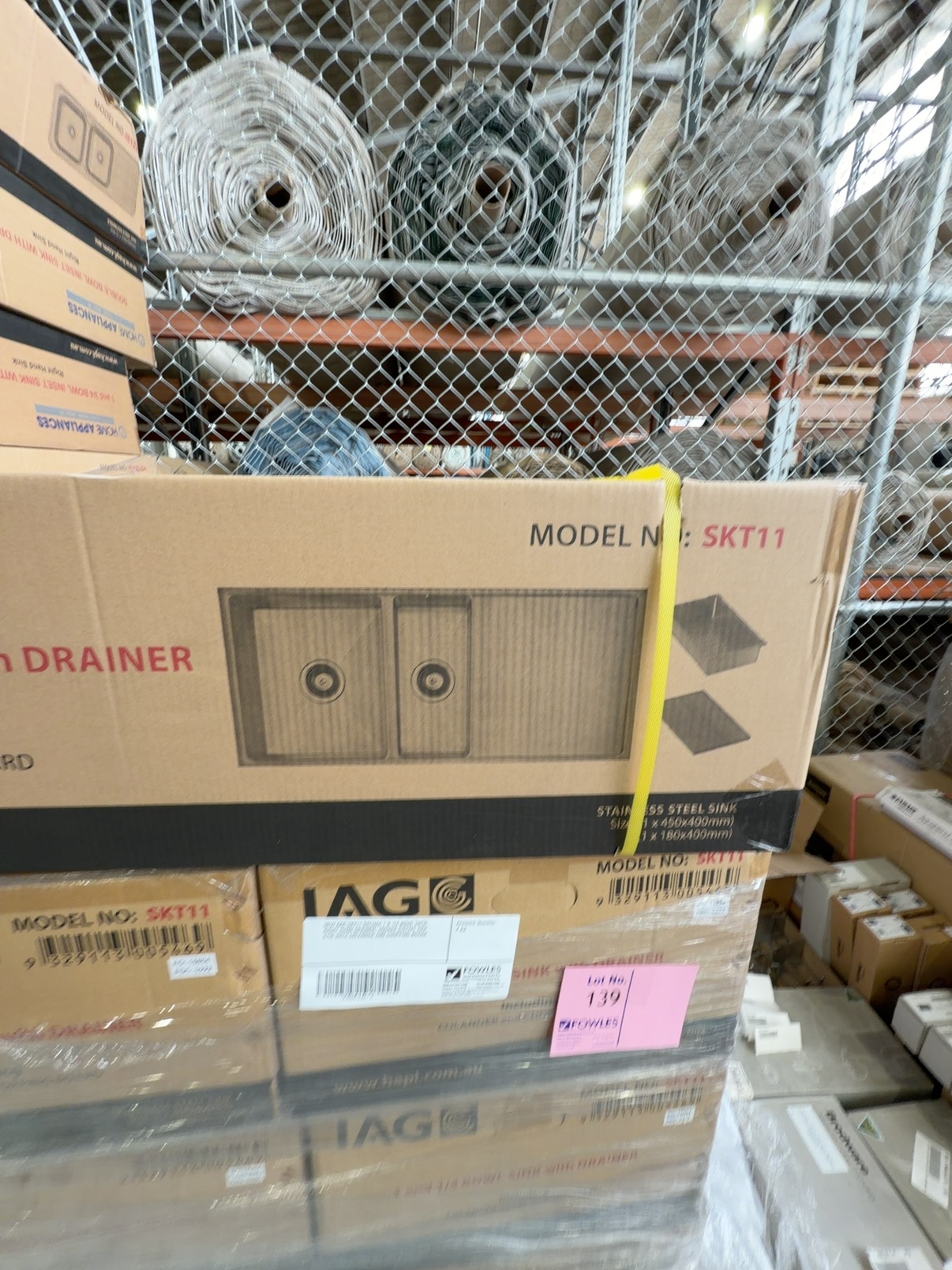 NEW ARC SKT11 DELUXE 1 & 1/4 BOWL WITH RIGHT HAND DRAINER, SQUARE S/STEEL RRP$798 WITH COLANDER AND CHOPPING BOARD NEW ARC SKT11 DELUXE 1 & 1/4 BOWL WITH RIGHT HAND DRAINER, SQUARE S/STEEL RRP$798 WITH COLANDER AND CHOPPING BOARD