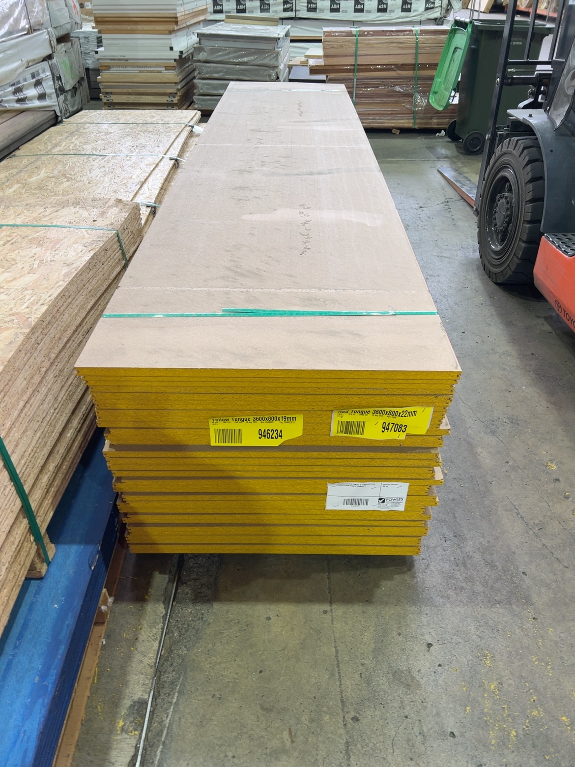 3600X800 YELLOW TONGUE & 3/ 3600X800 RED TONGUE FLOOR SHEETS (DAMAGED) 3600X800 YELLOW TONGUE & 3/ 3600X800 RED TONGUE FLOOR SHEETS (DAMAGED)