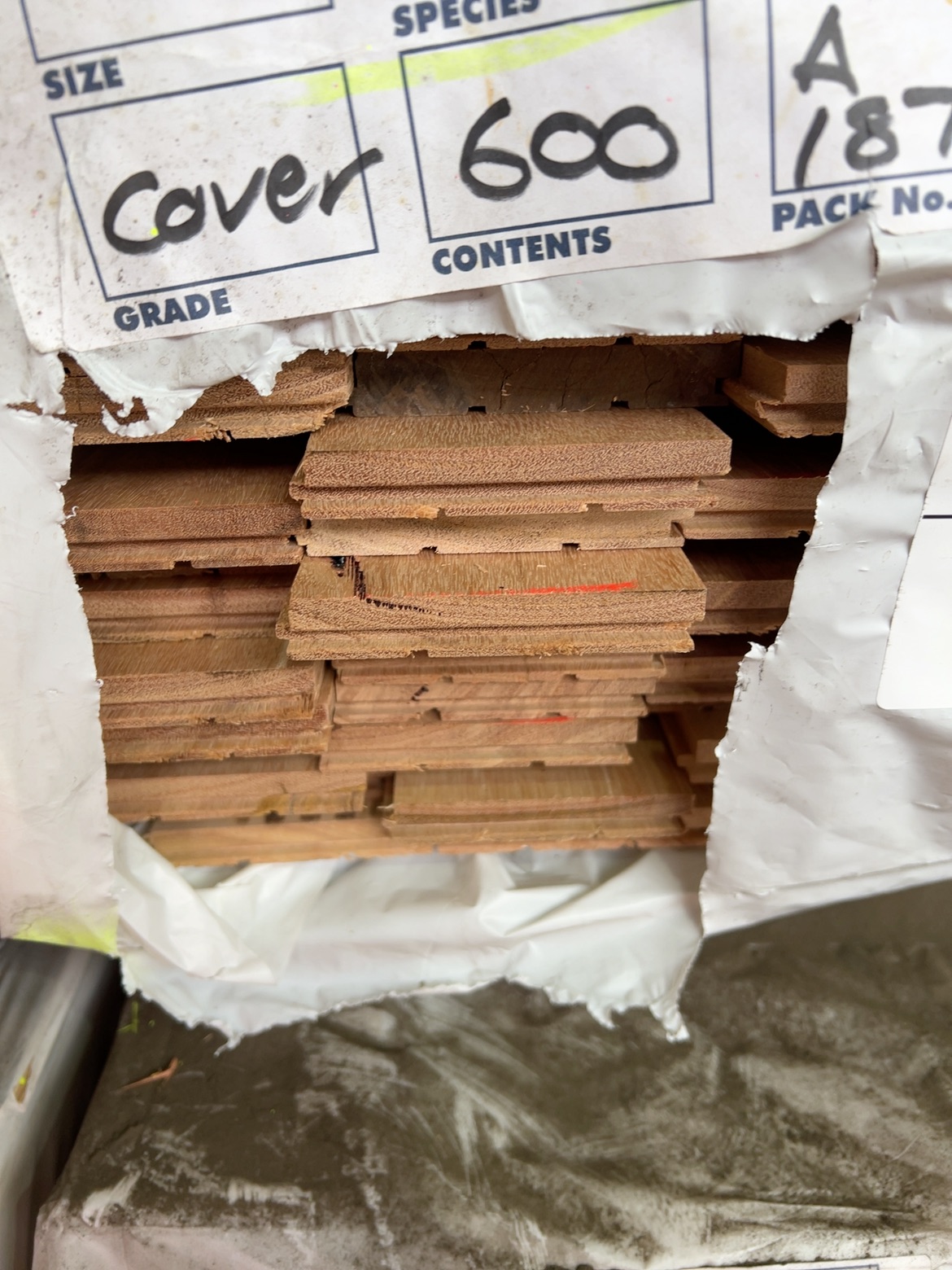 85X14 BLACKBUTT COVER GRADE OVERLAY FLOORING 85X14 BLACKBUTT COVER GRADE OVERLAY FLOORING