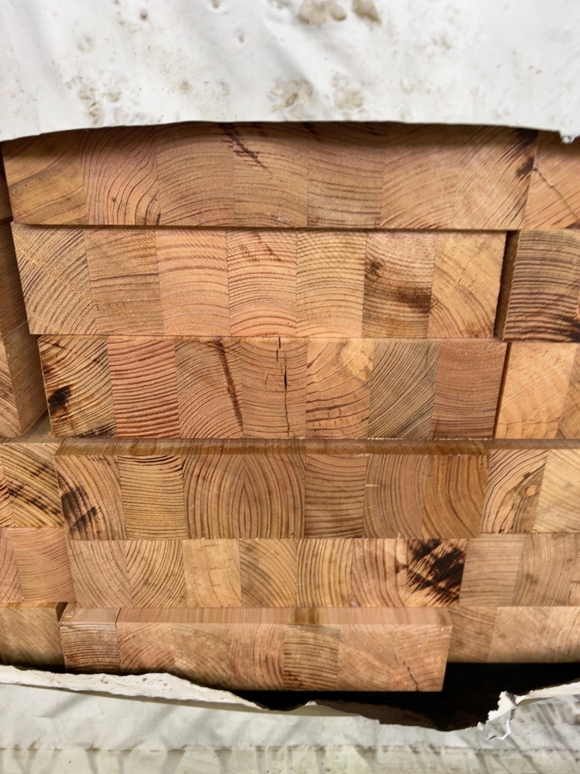 290X68 VIC ASH STD LAM DAR KD HARDWOOD STAIR TREADS- 27/1.1 290X68 VIC ASH STD LAM DAR KD HARDWOOD STAIR TREADS- 27/1.1