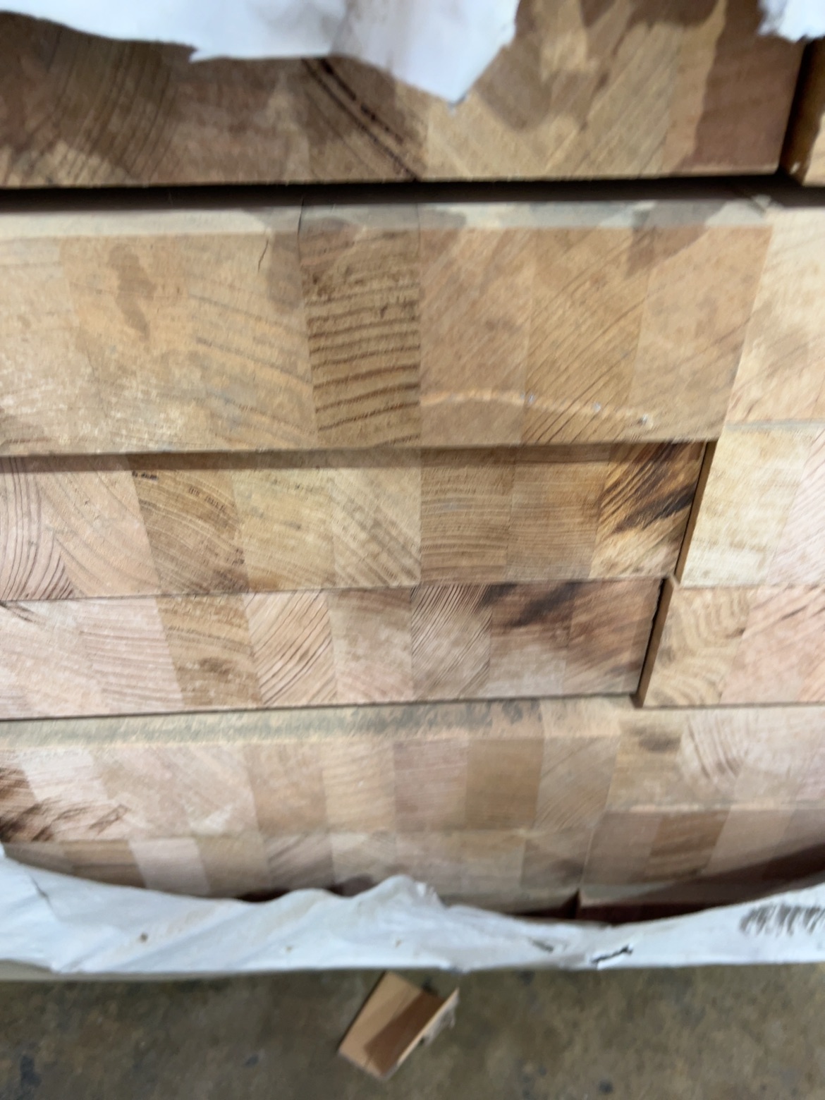 290X68 AUST OAK DAR STD LAM KD HARDWOOD STAIR TREADS- 27/1.2 290X68 AUST OAK DAR STD LAM KD HARDWOOD STAIR TREADS- 27/1.2