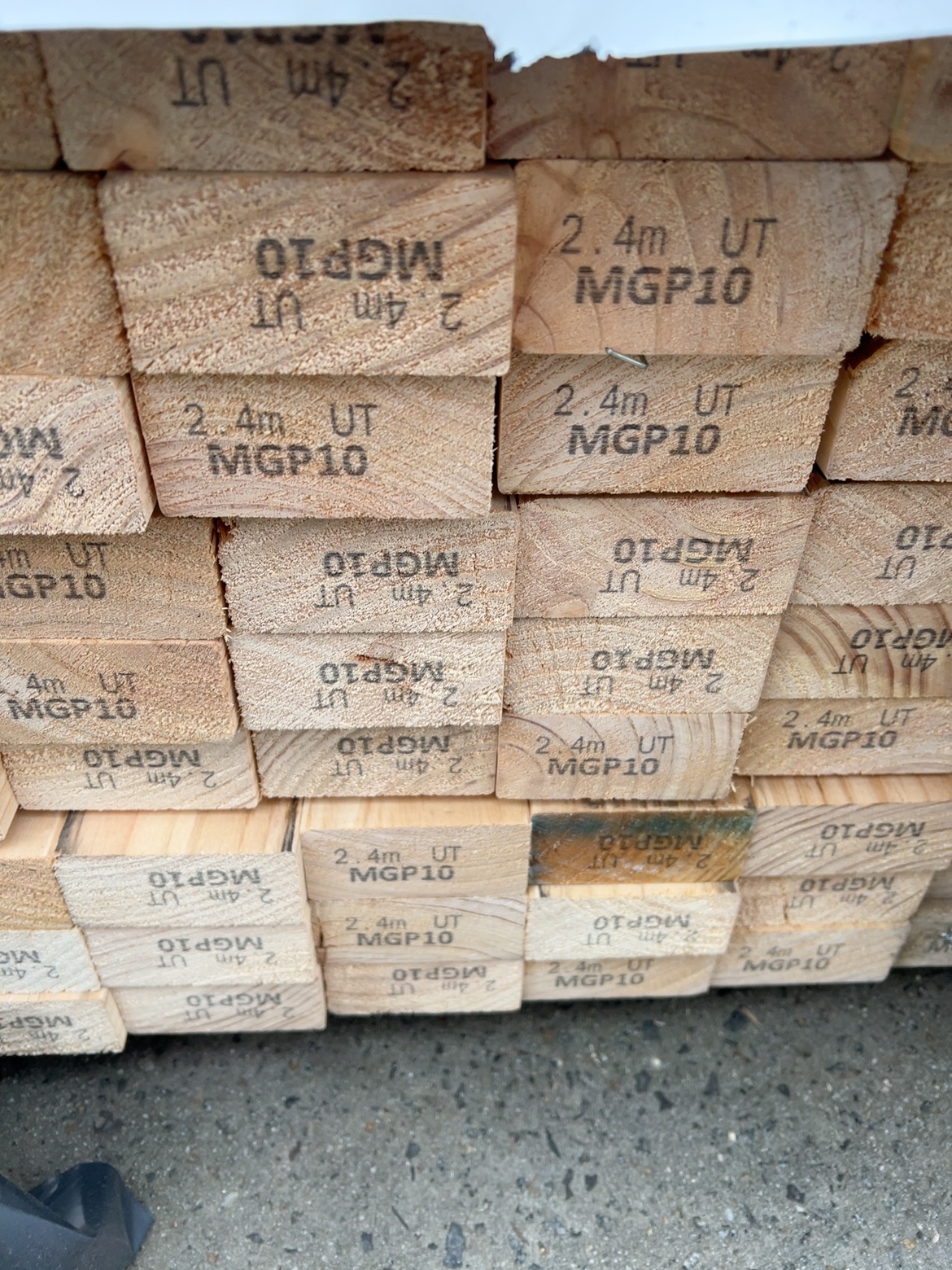 90X45 MGP10 PINE-112/2.4 (THIS PACK IS AGED STOCK AND SOLD AS IS) 90X45 MGP10 PINE-112/2.4 (THIS PACK IS AGED STOCK AND SOLD AS IS)
