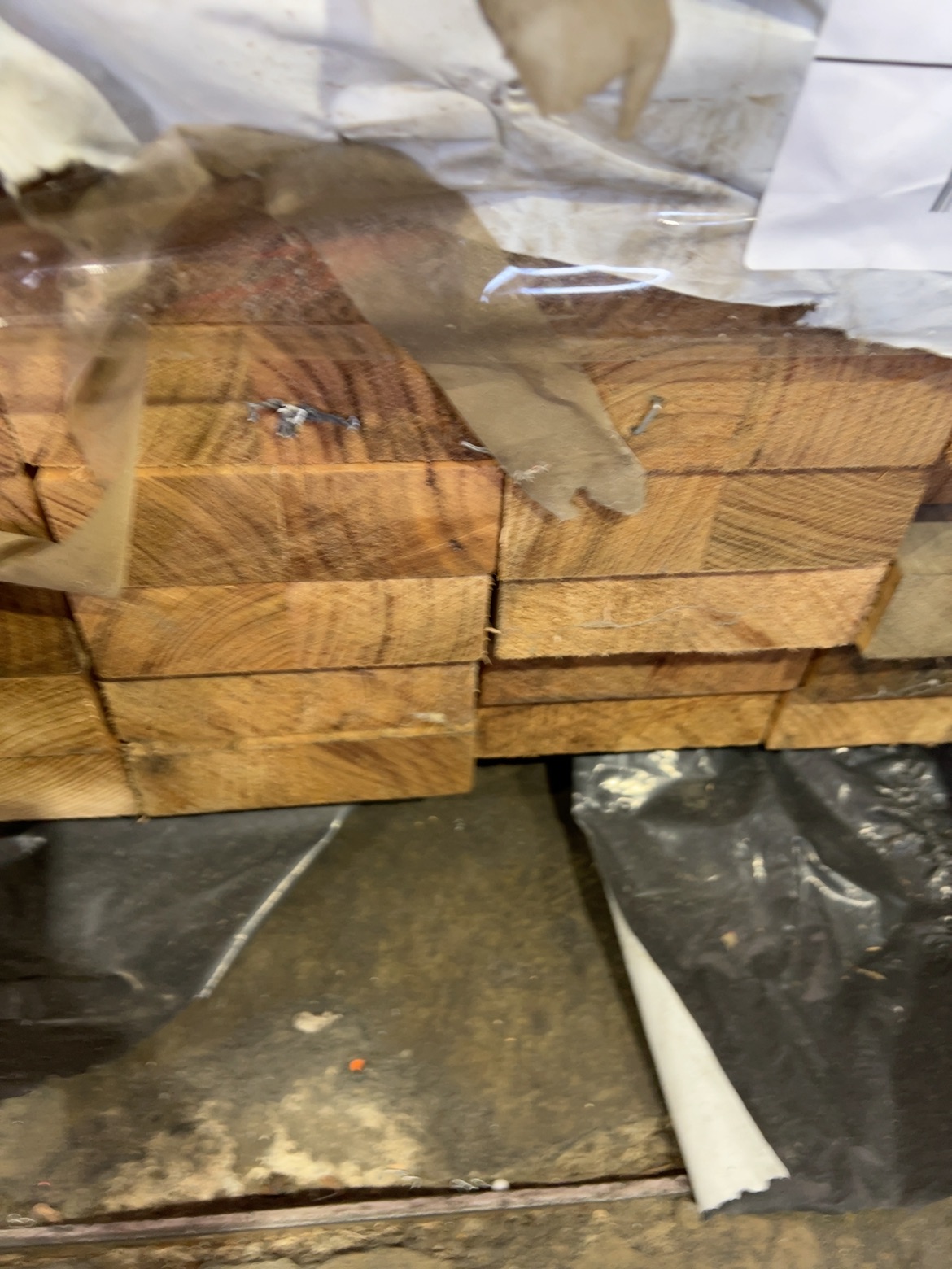 140X45 AUS OAK F17 LAM KD HARDWOOD-32/5.4 (THIS PACK IS AGED STOCK AND SOLD AS IS) 140X45 AUS OAK F17 LAM KD HARDWOOD-32/5.4 (THIS PACK IS AGED STOCK AND SOLD AS IS)
