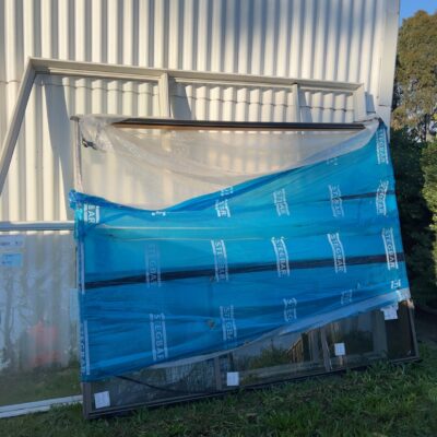 ASSORTED PARTIALLY GLAZED ALUMINIUM WINDOWS AND FRAMES ASSORTED PARTIALLY GLAZED ALUMINIUM WINDOWS AND FRAMES