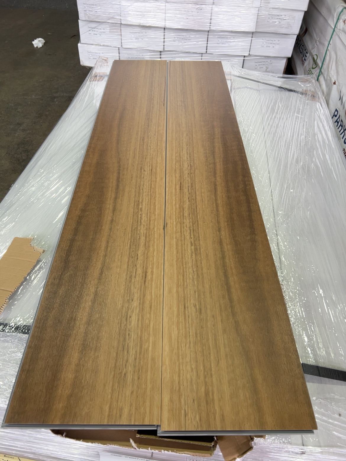 1420X225X8.5MM COLOUR 7116 HYBRID FLOORING- (57 BOXES X 1.917 M2) 1420X225X8.5MM COLOUR 7116 HYBRID FLOORING- (57 BOXES X 1.917 M2)