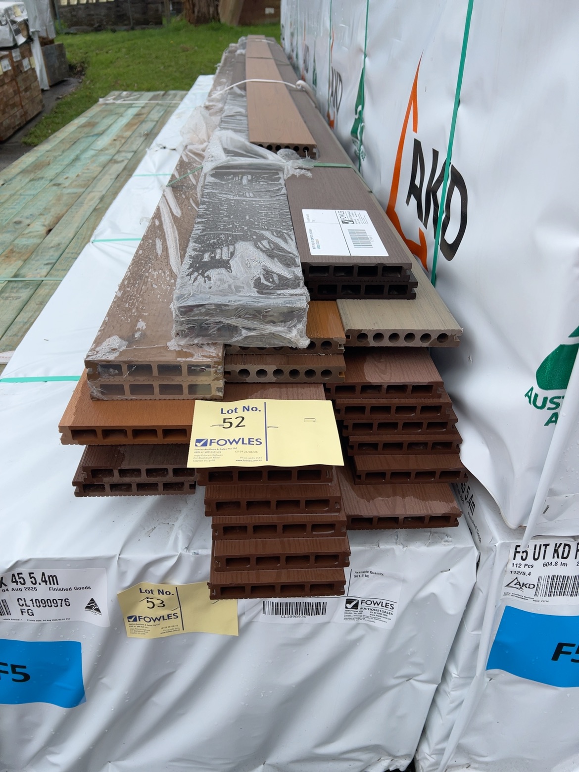 MIXED PACK OF COMPOSITE DECKING IN VARIOUS COLOURS MIXED PACK OF COMPOSITE DECKING IN VARIOUS COLOURS