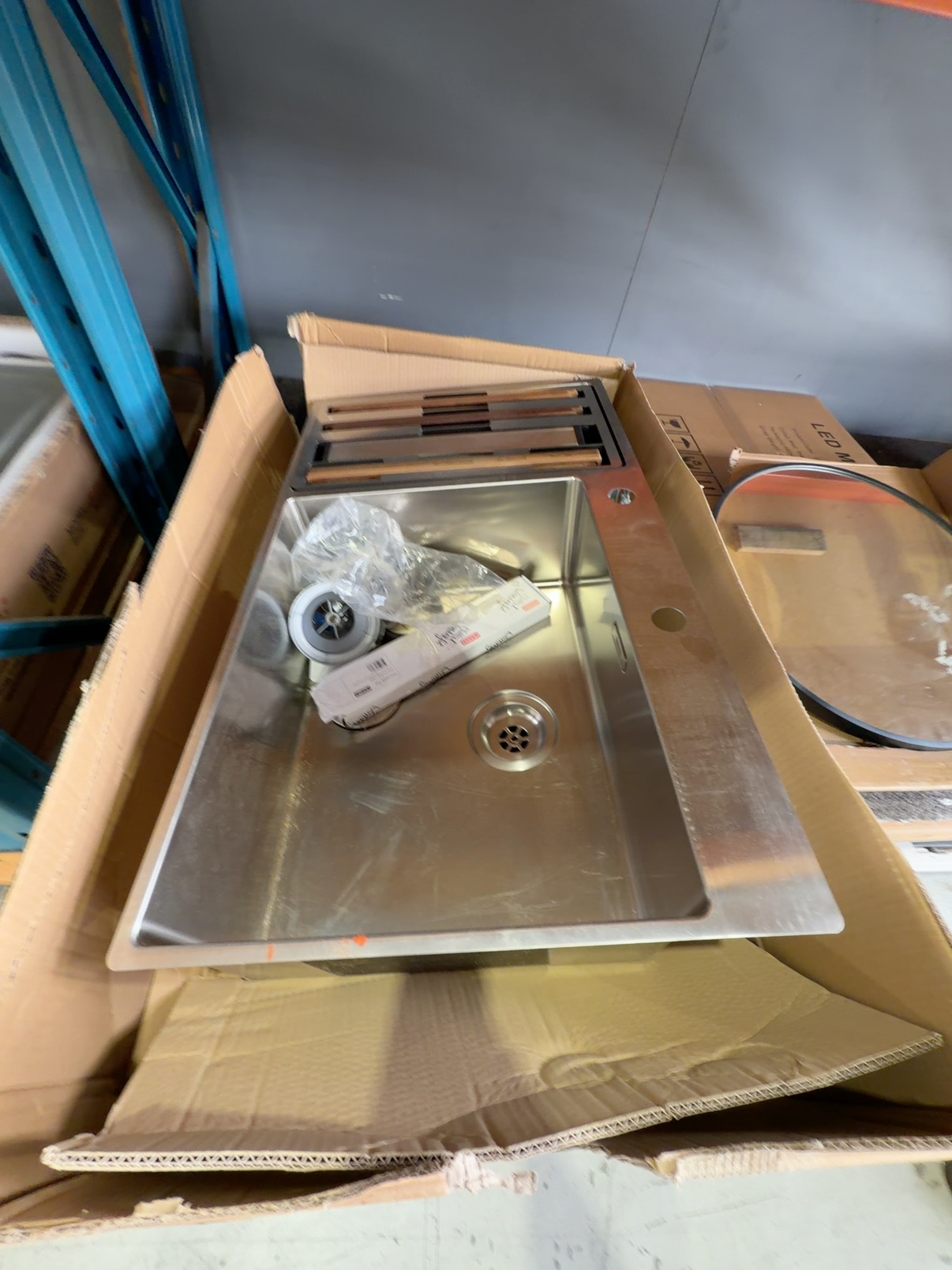 NEW FRANKE BOX 540MM SINK, BWX220-54, 127.0645.016, 12 MONTH WARRANTY NEW FRANKE BOX 540MM SINK, BWX220-54, 127.0645.016, 12 MONTH WARRANTY