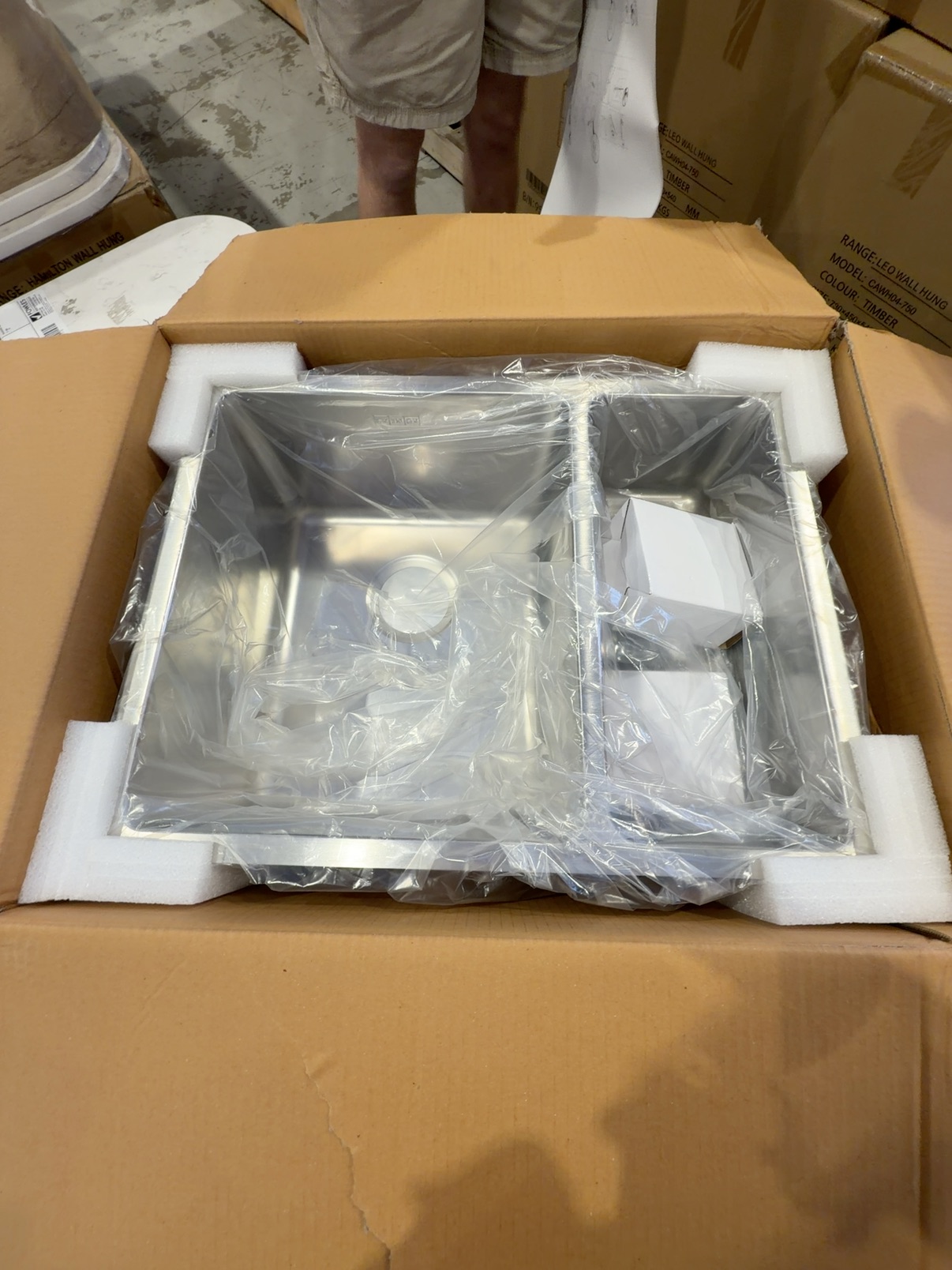 NEW KINGSCROSS 1.5 BOWL SINK, POLISHED, LEFT HAND BOWL 12 MONTH WARRANTY NEW KINGSCROSS 1.5 BOWL SINK, POLISHED, LEFT HAND BOWL 12 MONTH WARRANTY