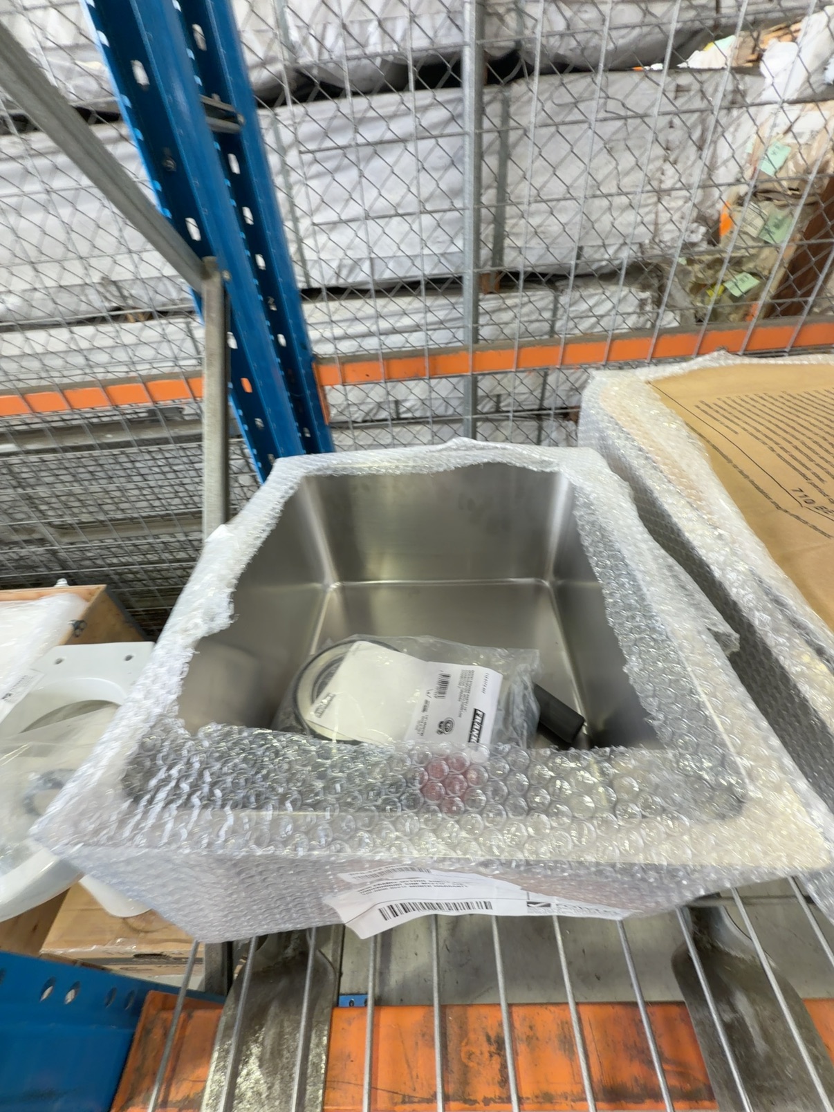 NEW FRANKE MYTHOS SINGLE BOWL UNDERMOUNT SINK MYX110-34B, 122.0650.924 12 MONTH WARRANTY NEW FRANKE MYTHOS SINGLE BOWL UNDERMOUNT SINK MYX110-34B, 122.0650.924 12 MONTH WARRANTY