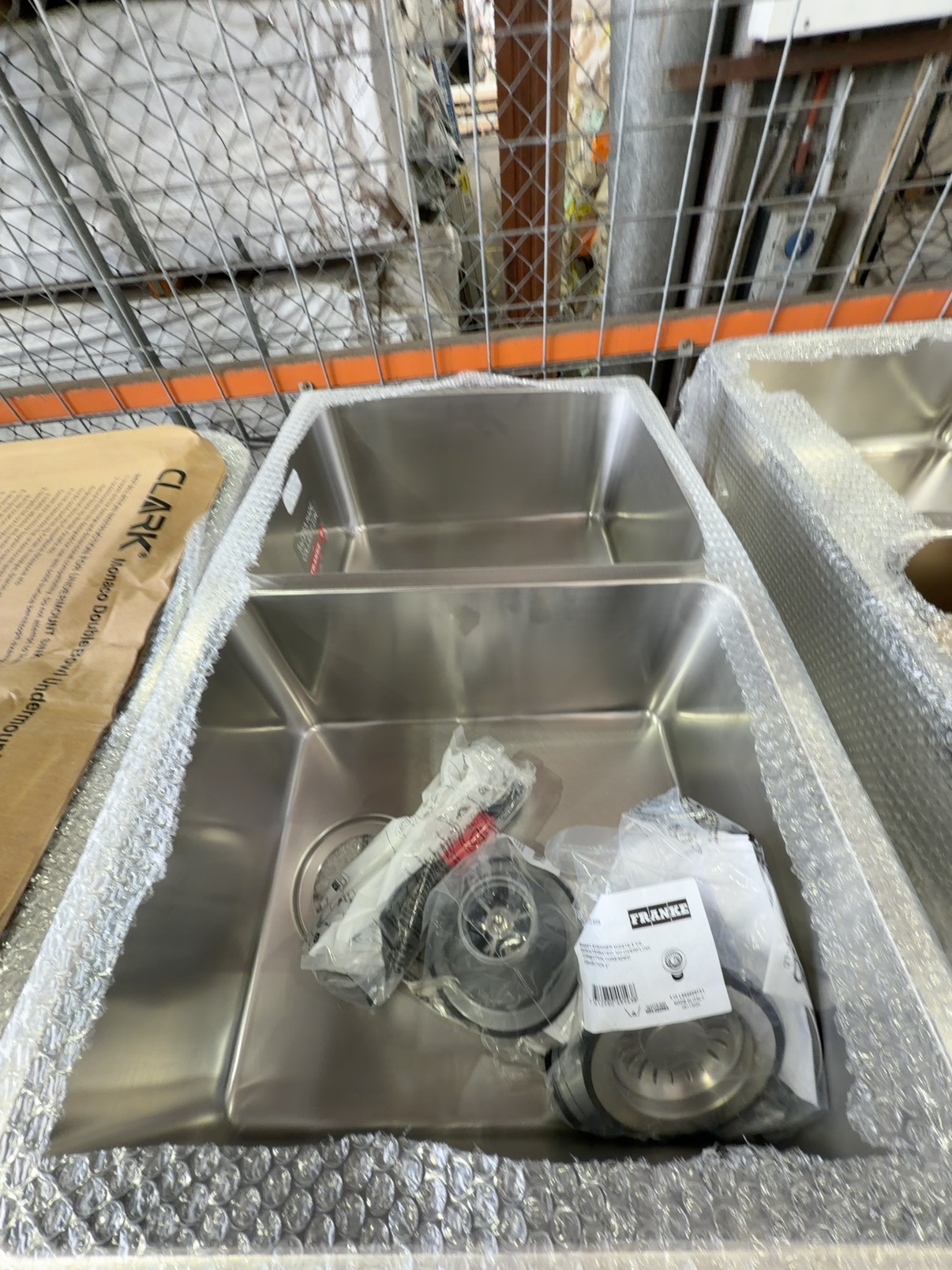 NEW FRANKE MYTHOS DOUBLE BOWL UNDERMOUNT SINK MYX120-34B, 122.0651.048 12 MONTH WARRANTY NEW FRANKE MYTHOS DOUBLE BOWL UNDERMOUNT SINK MYX120-34B, 122.0651.048 12 MONTH WARRANTY