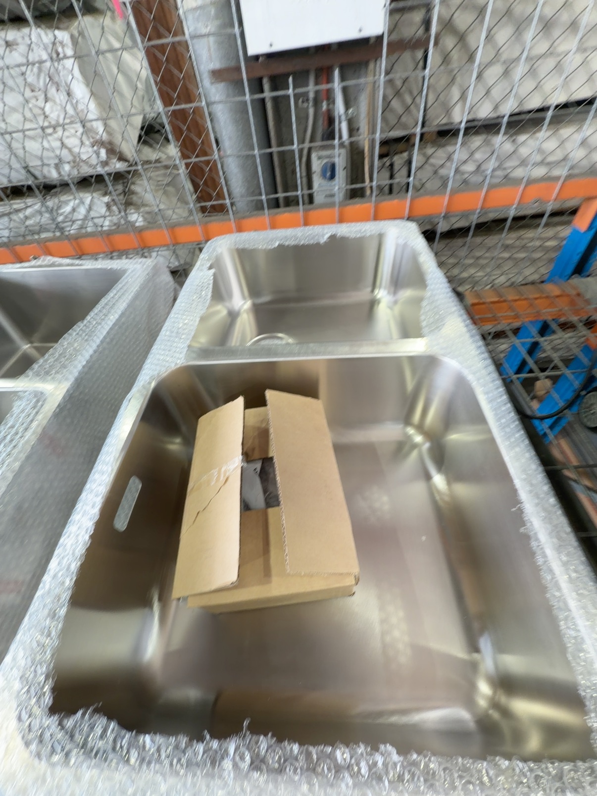 NEW FRANKE BELL DOUBLE BOWL SINK WITH OVERFLOW 127.0681.034 12 MONTH WARRANTY NEW FRANKE BELL DOUBLE BOWL SINK WITH OVERFLOW 127.0681.034 12 MONTH WARRANTY