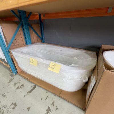 NEW ARCISAN BACK TO THE WALL LEFT HAND CORNER 1500M BATH WITH OVERFLOW, MATTE WHITE, AR32302.MW RRP$2299 NEW ARCISAN BACK TO THE WALL LEFT HAND CORNER 1500M BATH WITH OVERFLOW, MATTE WHITE, AR32302.MW RRP$2299