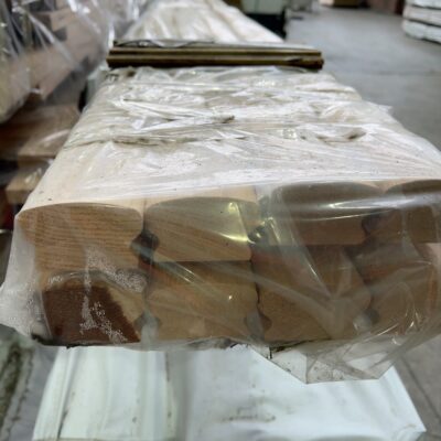 65X42 GLACIAL OAK F/J KD HARDWOOD COLONIAL HANDRAIL-8/5.7 65X42 GLACIAL OAK F/J KD HARDWOOD COLONIAL HANDRAIL-8/5.7