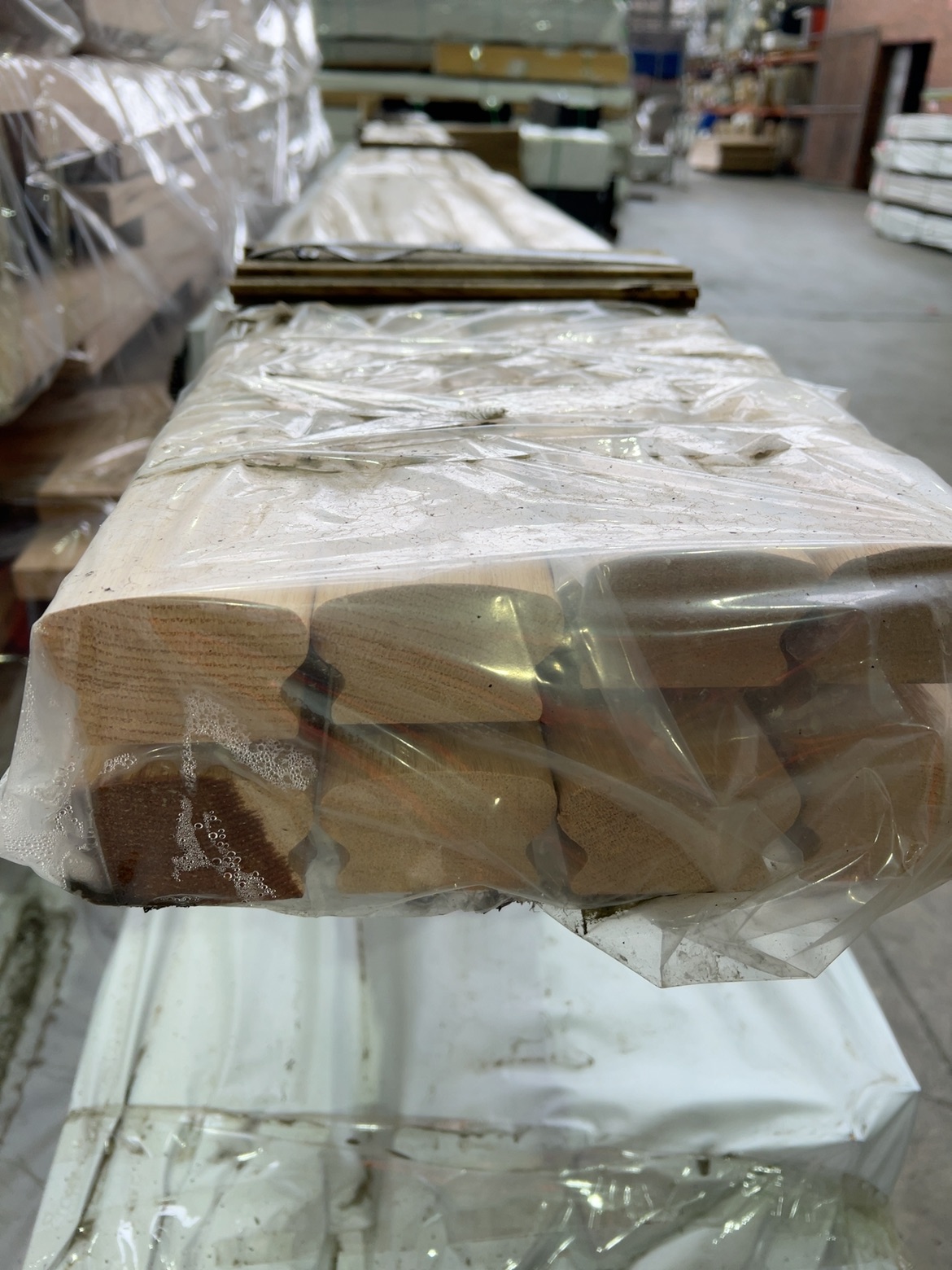 65X42 GLACIAL OAK F/J KD HARDWOOD COLONIAL HANDRAIL-8/5.7 65X42 GLACIAL OAK F/J KD HARDWOOD COLONIAL HANDRAIL-8/5.7