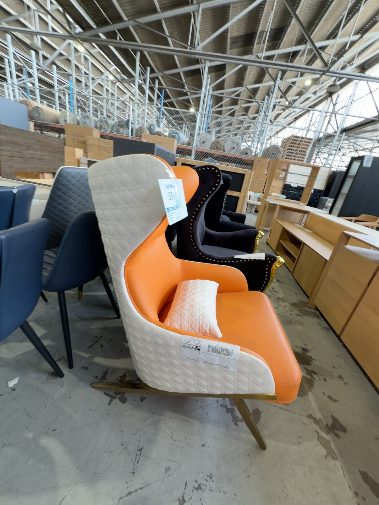 EX SHOWROOM SAMPLE - MODERN ORANGE PU ARMCHAIR WITH WHITE QUILTED BACK EX SHOWROOM SAMPLE - MODERN ORANGE PU ARMCHAIR WITH WHITE QUILTED BACK
