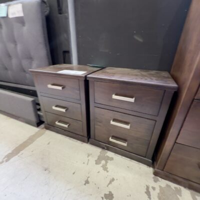 EX SHOWROOM - TIMBER BEDSIDE TABLE EX SHOWROOM - TIMBER BEDSIDE TABLE