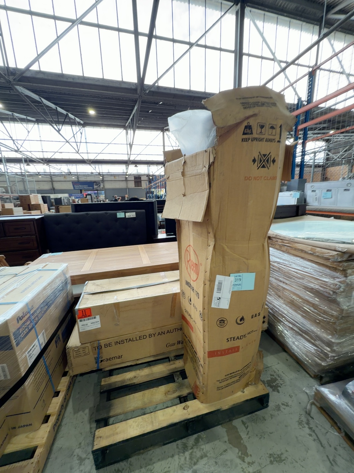 PALLET OF ASSORTED HEATERS, RHEEM, BRAEMER SOLD AS IS NO WARRANTY PALLET OF ASSORTED HEATERS, RHEEM, BRAEMER SOLD AS IS NO WARRANTY