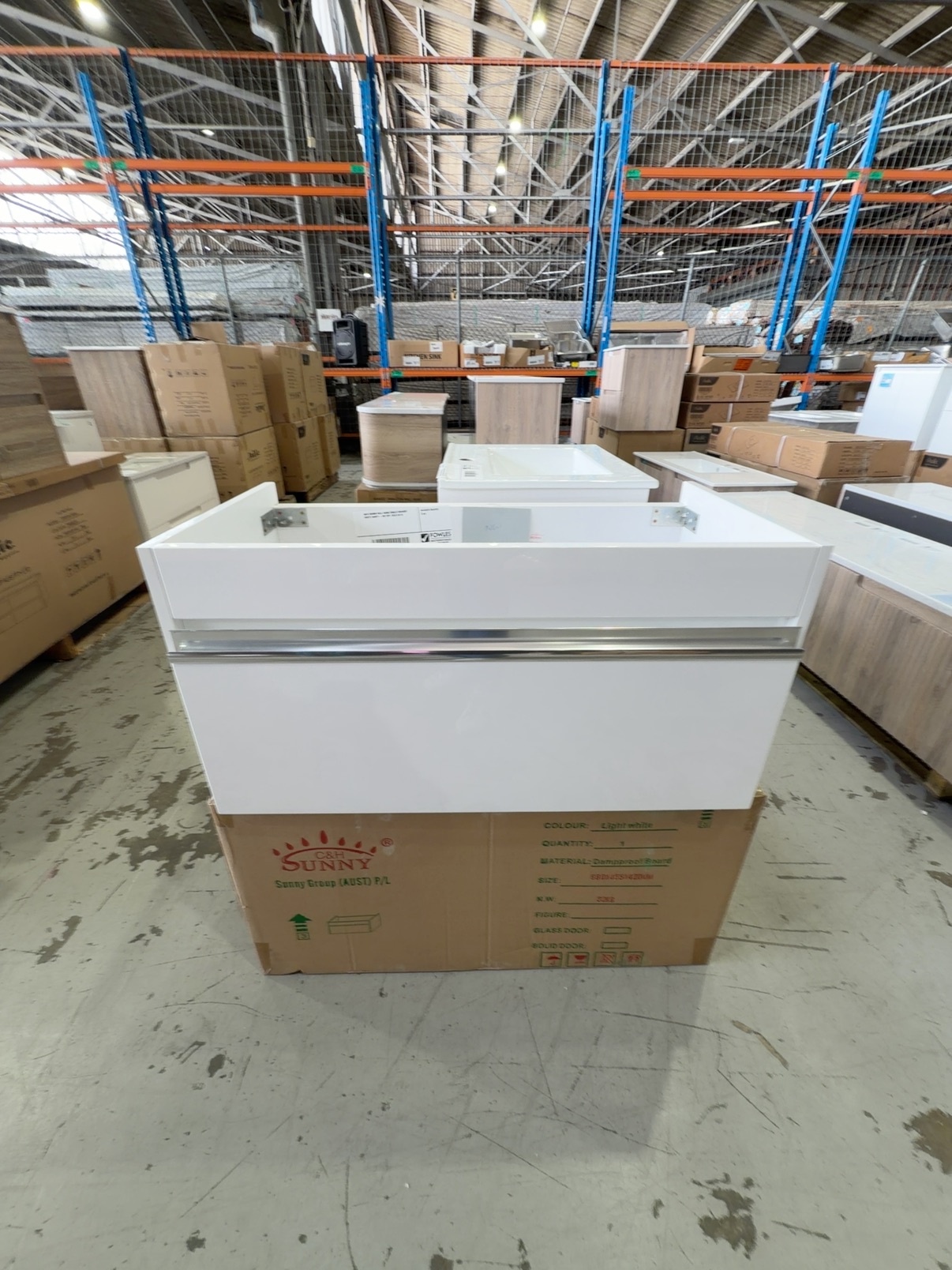 NEW 900MM WALL HUNG SINGLE DRAWER WHITE VANITY - NO TOP, SOLD AS IS NEW 900MM WALL HUNG SINGLE DRAWER WHITE VANITY - NO TOP, SOLD AS IS