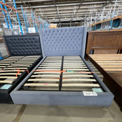 EX SHOWROOM - WINTON TUFTED LIGHT GREY HIGHBACK QUEEN SIZE GAS LIFT BEDFRAME EX SHOWROOM - WINTON TUFTED LIGHT GREY HIGHBACK QUEEN SIZE GAS LIFT BEDFRAME