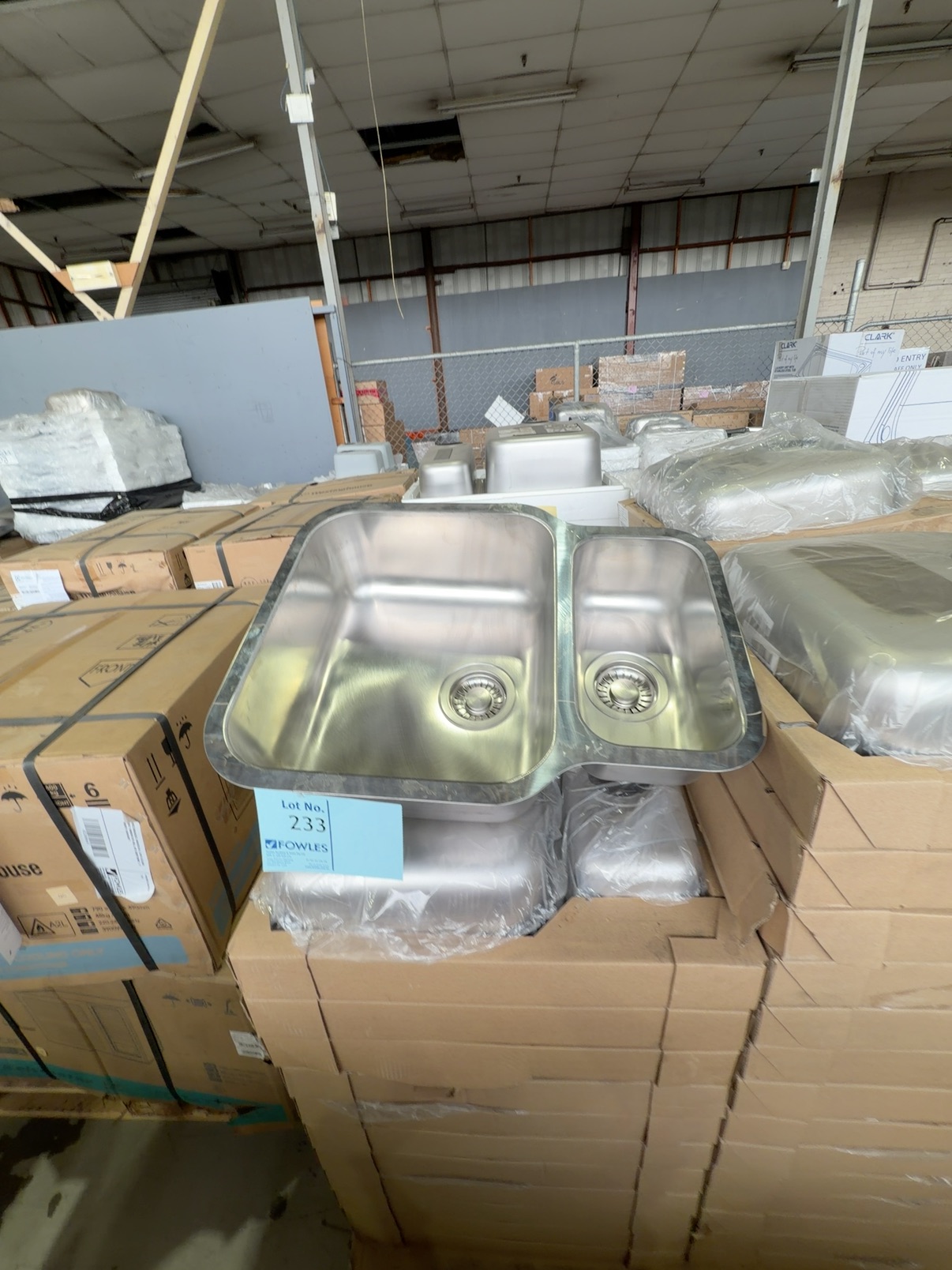 NEW FRANKE ZTX150U-06E REVERSIBLE UNDERMOUNT SINK 1 & 1/4 BOWL WITH FRANKE WASTES 048 X 2 & 394 X 2 NEW FRANKE ZTX150U-06E REVERSIBLE UNDERMOUNT SINK 1 & 1/4 BOWL WITH FRANKE WASTES 048 X 2 & 394 X 2