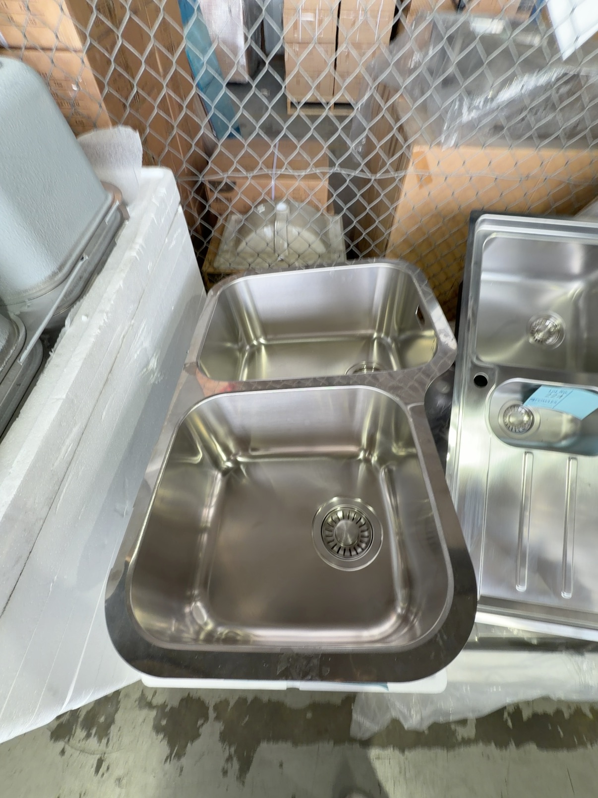 NEW FRANKE ARX 120-35/33 ARIANE DOUBLE UNDERMOUNT SINK WITH FRANKE WASTES 655/662/094 X 1 NEW FRANKE ARX 120-35/33 ARIANE DOUBLE UNDERMOUNT SINK WITH FRANKE WASTES 655/662/094 X 1