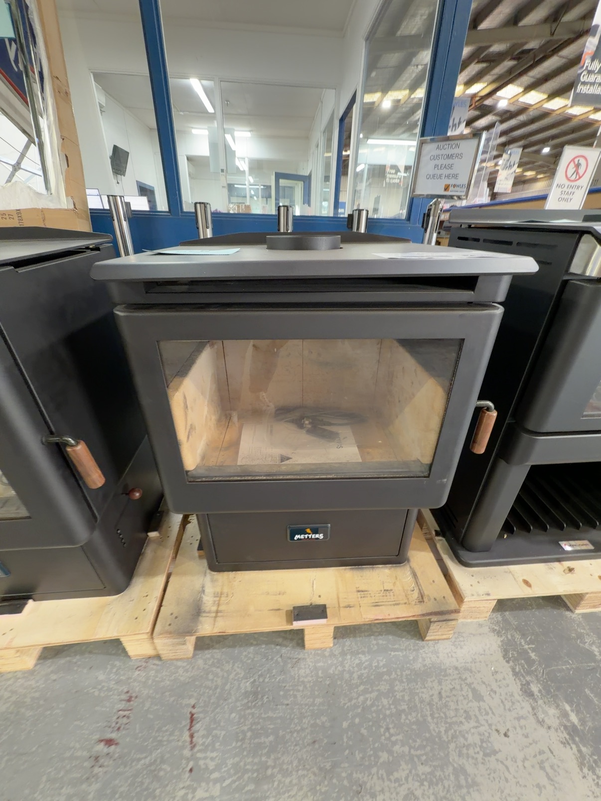 EX DISPLAY METTERS KOSI NO 25, AUSTRALIAN MADE WOOD HEATER, HEATS UP TO 250M2, INBUILT ASH BOX, 3 SPEED FAN, LOW EMISSIONS RRP$3100 SG004-24-0051 3 MONTHS WARRANTY EX DISPLAY METTERS KOSI NO 25, AUSTRALIAN MADE WOOD HEATER, HEATS UP TO 250M2, INBUILT ASH BOX, 3 SPEED FAN, LOW EMISSIONS RRP$3100 SG004-24-0051 3 MONTHS WARRANTY