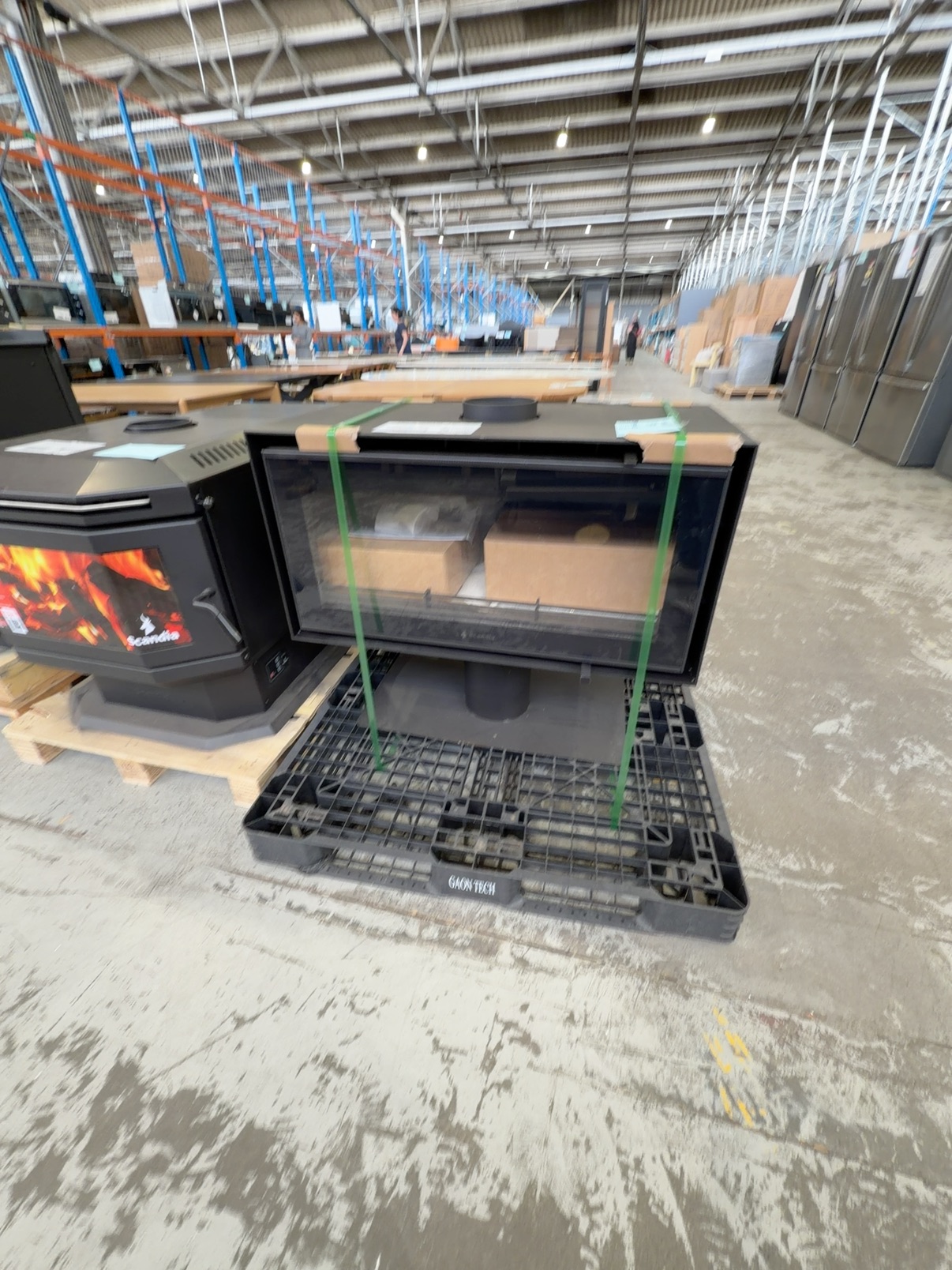 EX DISPLAY SCANDIA FRAAM HORIZON WOOD HEATER WITH PEDESTAL, 3 SPEED FAN, HEATS UP TO 300M2, LARGE LANDSCAPE GLASS DOOR SG0011-24-0274 RRP$2799 3 MONTHS WARRANTY EX DISPLAY SCANDIA FRAAM HORIZON WOOD HEATER WITH PEDESTAL, 3 SPEED FAN, HEATS UP TO 300M2, LARGE LANDSCAPE GLASS DOOR SG0011-24-0274 RRP$2799 3 MONTHS WARRANTY