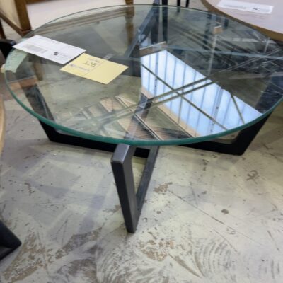 EX HIRE ROUND COFFEE TABLE, TIMBER FRAME, CLEAR GLASS TOP, SOLD AS IS EX HIRE ROUND COFFEE TABLE, TIMBER FRAME, CLEAR GLASS TOP, SOLD AS IS