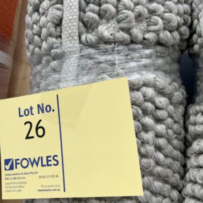 NEW KOO WOOL PEBBLE RUG, 190 X 280CM, SILVER RRP$699 NEW KOO WOOL PEBBLE RUG, 190 X 280CM, SILVER RRP$699