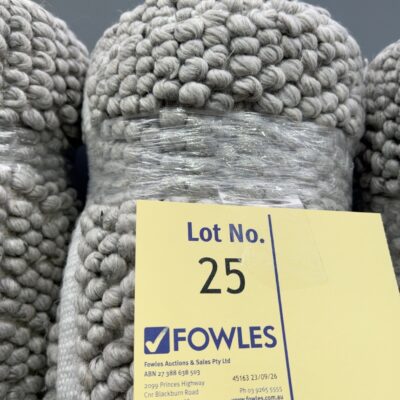 NEW KOO WOOL PEBBLE RUG, 190 X 280CM, SILVER RRP$699 NEW KOO WOOL PEBBLE RUG, 190 X 280CM, SILVER RRP$699