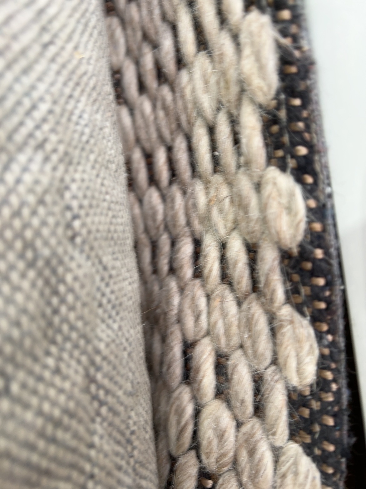 EX STAGING - WOOL RUG, SOLD AS IS EX STAGING - WOOL RUG, SOLD AS IS