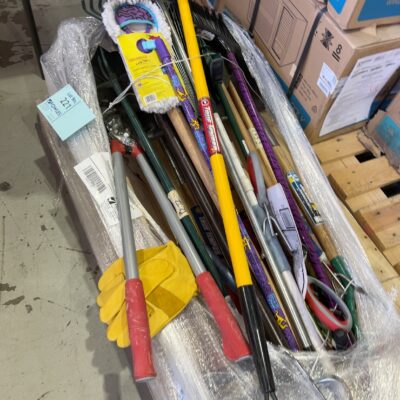 PALLET OF  MIXED GARDEN TOOLS, SOLD AS IS NO WARRANTY