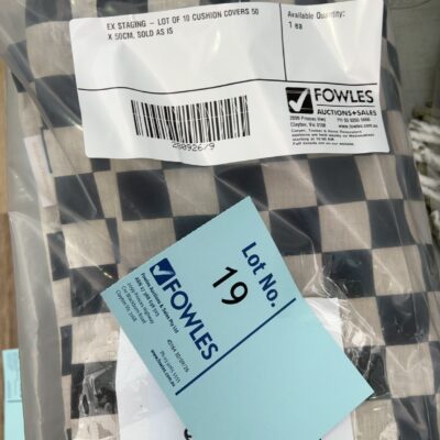 EX STAGING - LOT OF 10 CUSHION COVERS 50 X 50CM, SOLD AS IS EX STAGING - LOT OF 10 CUSHION COVERS 50 X 50CM, SOLD AS IS