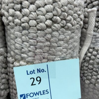 NEW SILVER PEBBLE WOOL RUG 160CM X 230CM RRP$499 NEW SILVER PEBBLE WOOL RUG 160CM X 230CM RRP$499