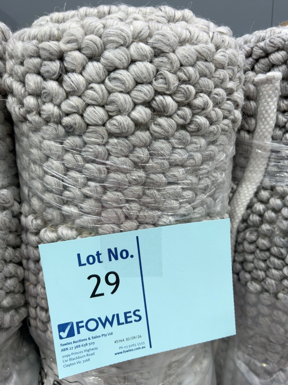 NEW SILVER PEBBLE WOOL RUG 160CM X 230CM RRP$499 NEW SILVER PEBBLE WOOL RUG 160CM X 230CM RRP$499