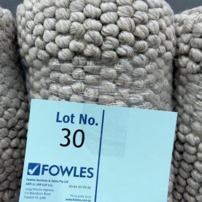 NEW SILVER PEBBLE WOOL RUG 160CM X 230CM RRP$499 NEW SILVER PEBBLE WOOL RUG 160CM X 230CM RRP$499