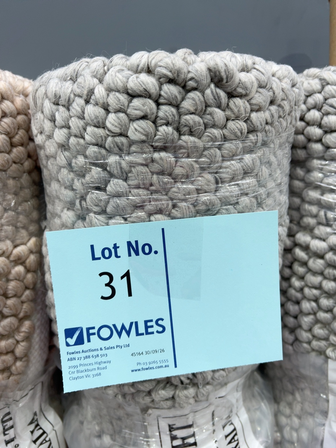 NEW SILVER PEBBLE WOOL RUG 160CM X 230CM RRP$499 NEW SILVER PEBBLE WOOL RUG 160CM X 230CM RRP$499